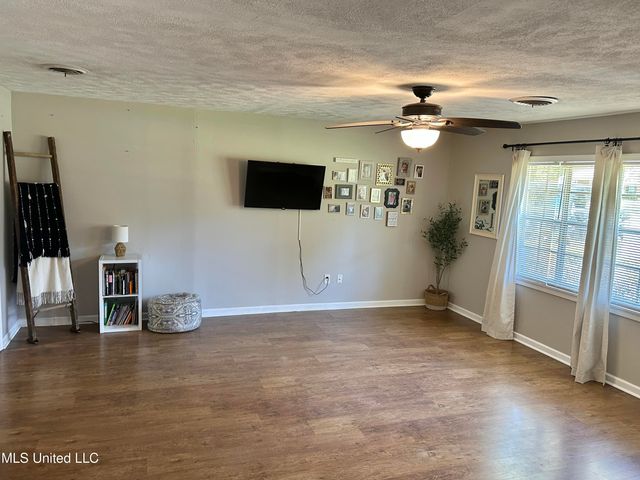 525 Magnolia Road, Clinton, MS 39056