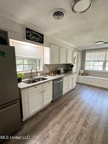 525 Magnolia Road, Clinton, MS 39056