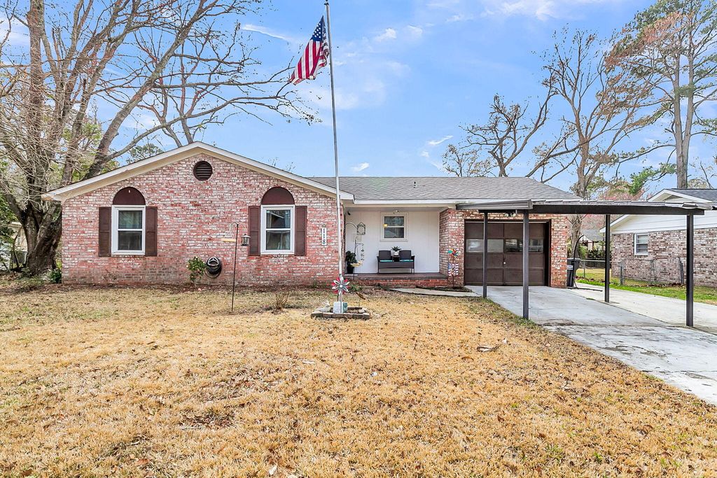 Image 2 of property listing at 118 Waring Road, Summerville, SC 29485