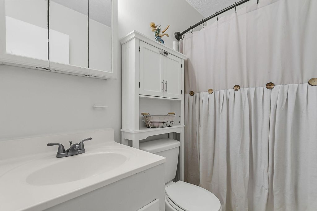 Image 23 of property listing at 118 Waring Road, Summerville, SC 29485