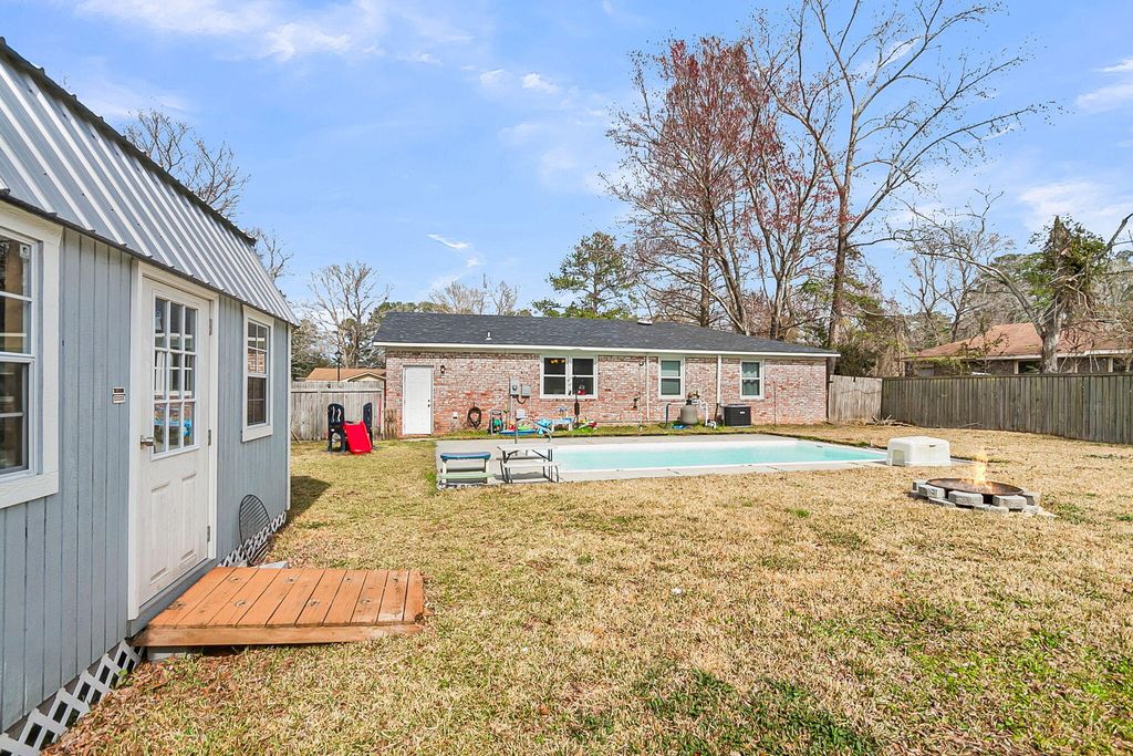 Image 24 of property listing at 118 Waring Road, Summerville, SC 29485