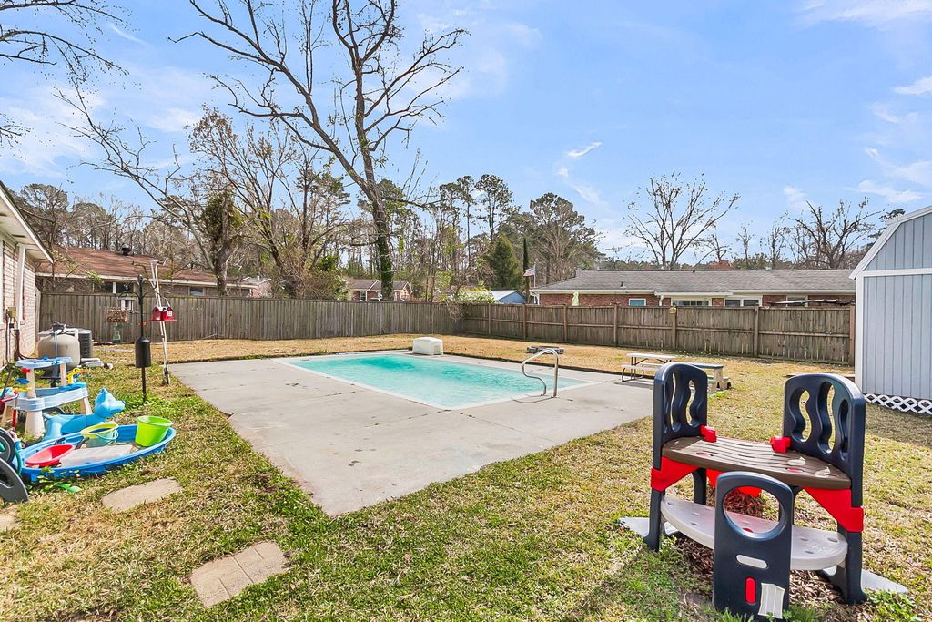 Image 27 of property listing at 118 Waring Road, Summerville, SC 29485