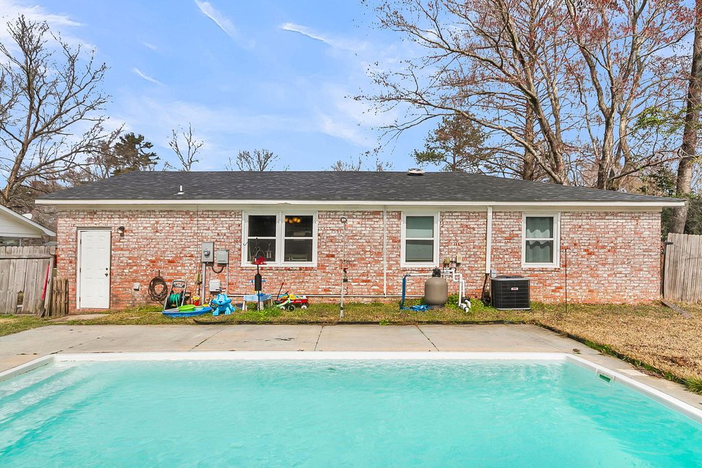 Image 28 of property listing at 118 Waring Road, Summerville, SC 29485