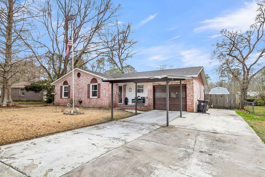 Image 3 of property listing at 118 Waring Road, Summerville, SC 29485