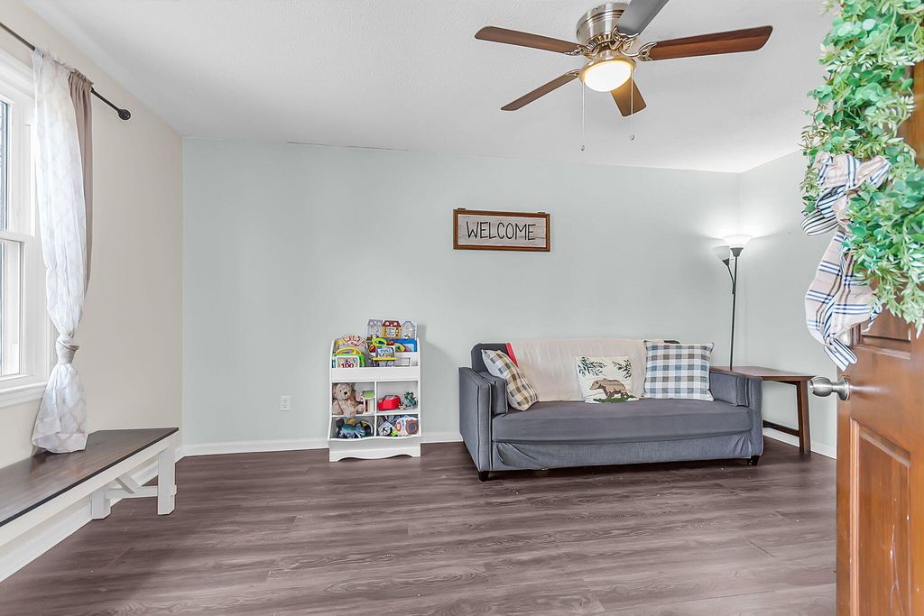 Image 6 of property listing at 118 Waring Road, Summerville, SC 29485