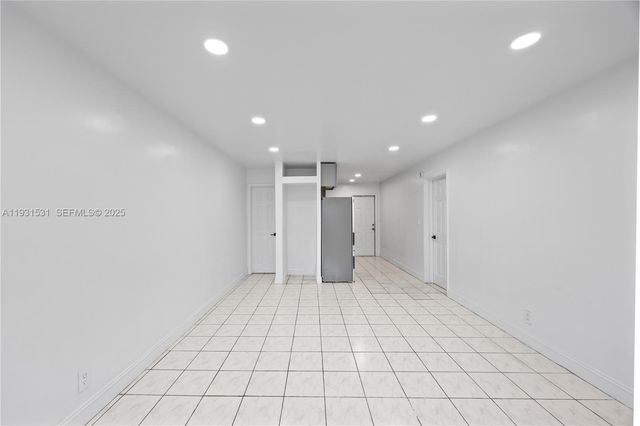 411 SE 3rd Ave 2, Hallandale Beach, FL 33009