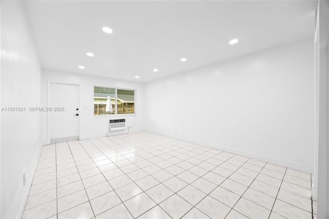 411 SE 3rd Ave 2, Hallandale Beach, FL 33009