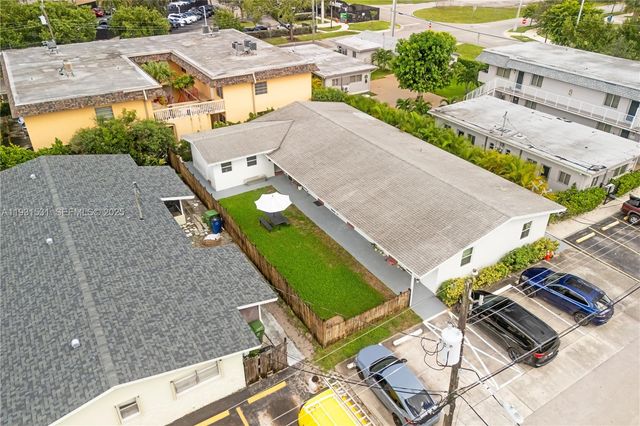 411 SE 3rd Ave 2, Hallandale Beach, FL 33009