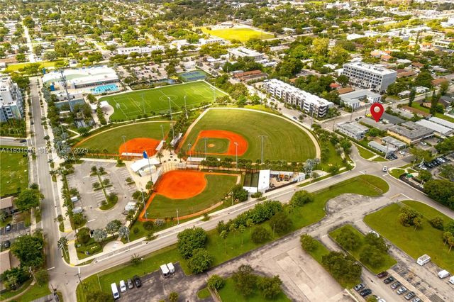 411 SE 3rd Ave 2, Hallandale Beach, FL 33009