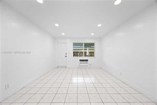 411 SE 3rd Ave 2, Hallandale Beach, FL 33009