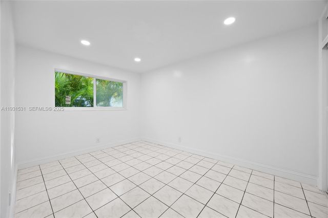 411 SE 3rd Ave 2, Hallandale Beach, FL 33009