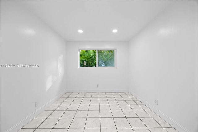 411 SE 3rd Ave 2, Hallandale Beach, FL 33009