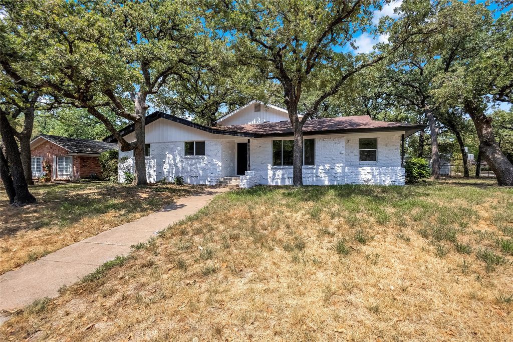 520 Circleview Drive S, Hurst, TX 76054 — exterior