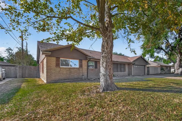 8726 Glenloch Drive, Houston, TX 77061