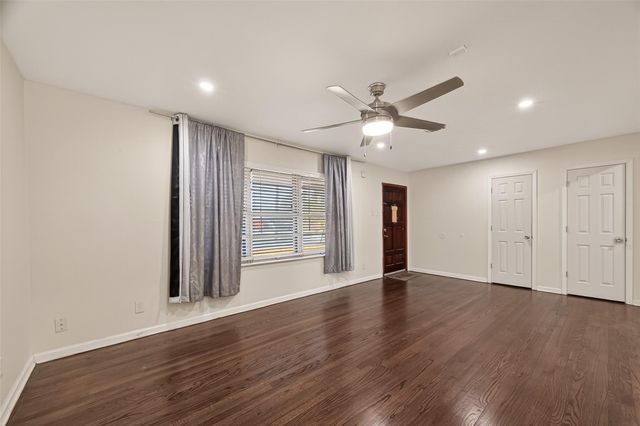 8726 Glenloch Drive, Houston, TX 77061