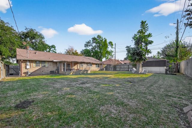 8726 Glenloch Drive, Houston, TX 77061