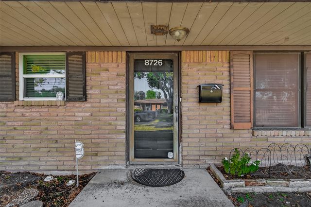 8726 Glenloch Drive, Houston, TX 77061