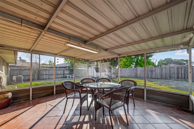 8726 Glenloch Drive, Houston, TX 77061