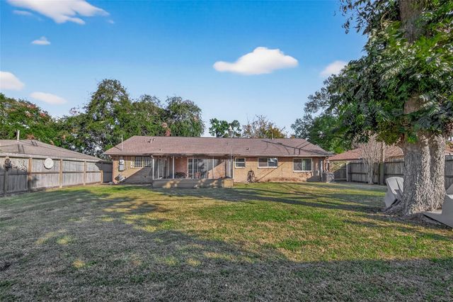 8726 Glenloch Drive, Houston, TX 77061