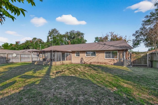 8726 Glenloch Drive, Houston, TX 77061