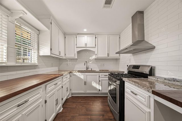 8726 Glenloch Drive, Houston, TX 77061