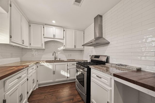 8726 Glenloch Drive, Houston, TX 77061