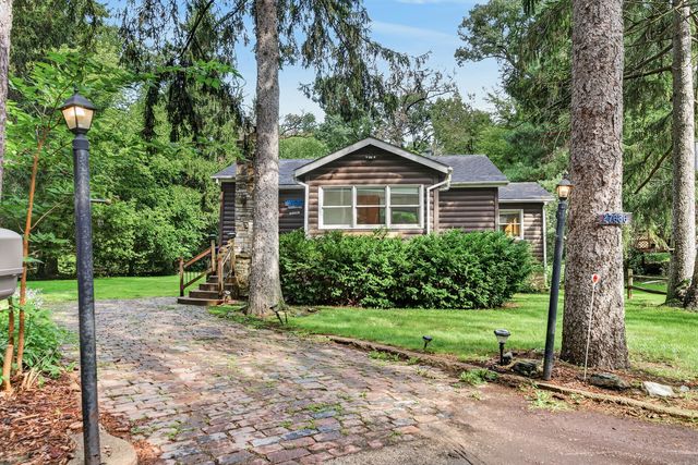 27686 W Rowe Avenue, Spring Grove, IL 60081