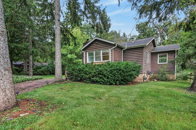 27686 W Rowe Avenue, Spring Grove, IL 60081