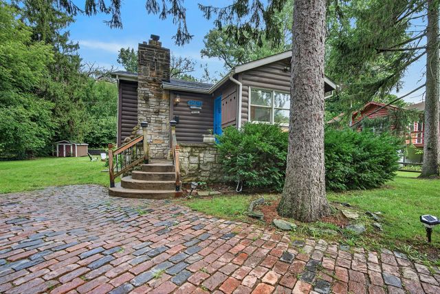 27686 W Rowe Avenue, Spring Grove, IL 60081