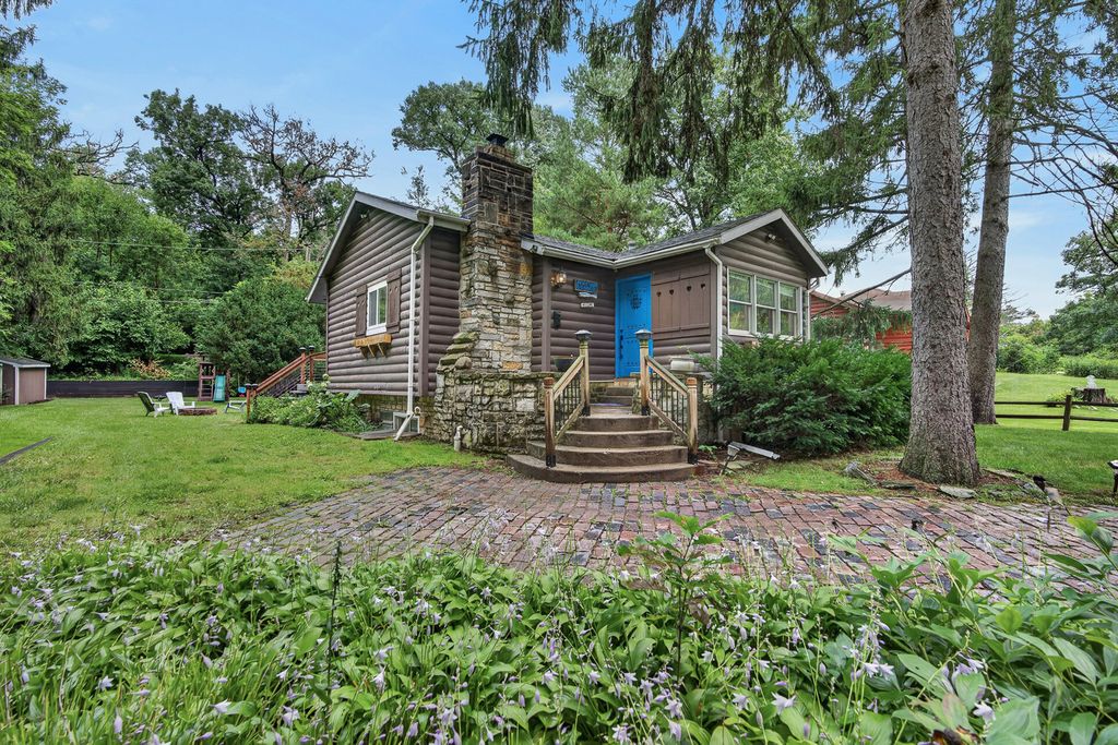 27686 W Rowe Avenue, Spring Grove, IL 60081