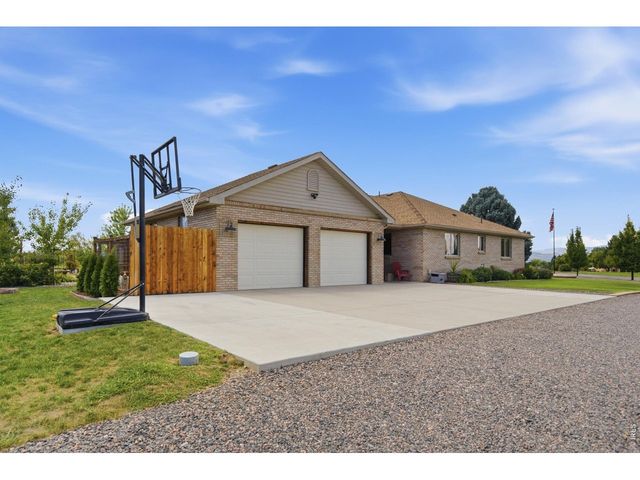 3919 Surrey Ridge Dr, Loveland, CO 80537