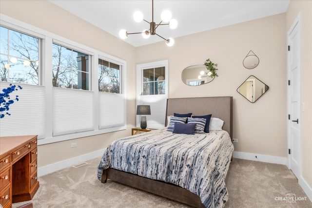 1862 W Wiesbrook Road, Wheaton, IL 60189