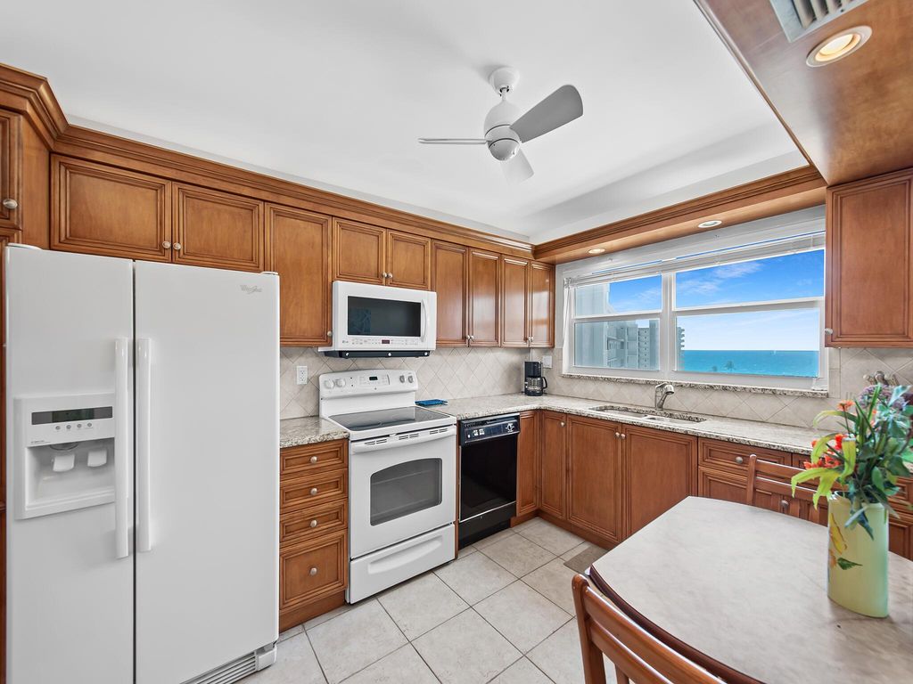 Image 7 of property listing at 3310 S Ocean Boulevard 928d, Highland Beach, FL 33487
