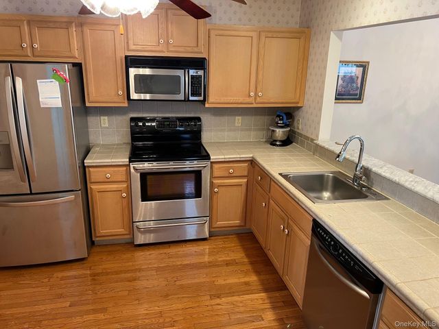 508 Somerset Court, Fishkill, NY 12524