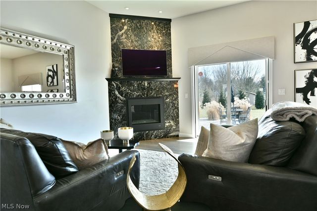4885 Treeline Trail, New Middletown, OH 44442