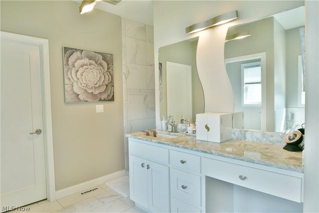 4885 Treeline Trail, New Middletown, OH 44442