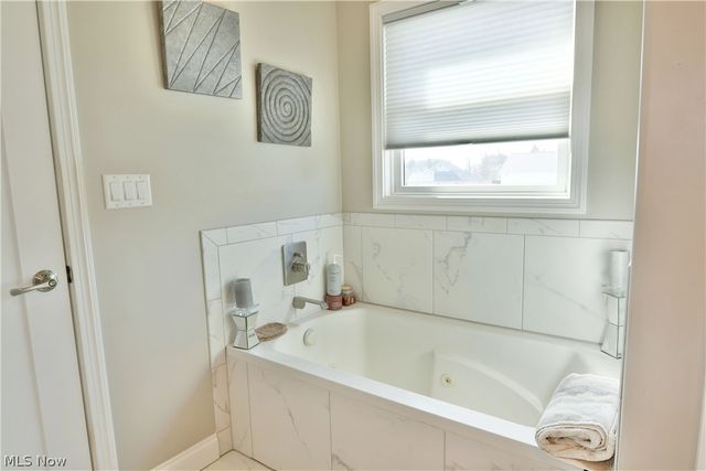 4885 Treeline Trail, New Middletown, OH 44442