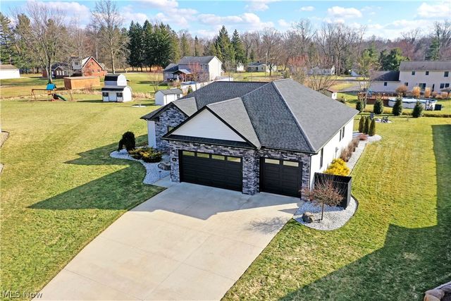 4885 Treeline Trail, New Middletown, OH 44442