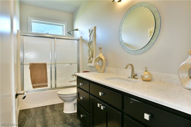 4885 Treeline Trail, New Middletown, OH 44442