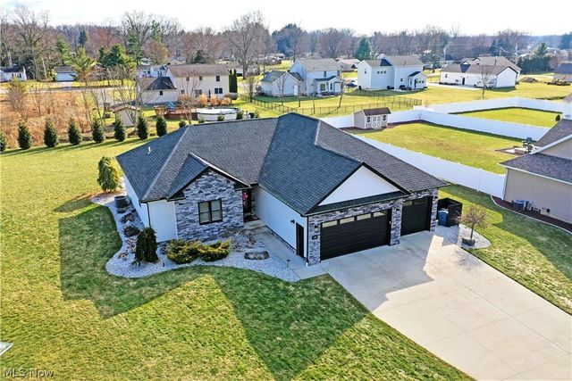 4885 Treeline Trail, New Middletown, OH 44442
