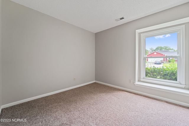 2666 Idlebrook Circle, Midway Park, NC 28544