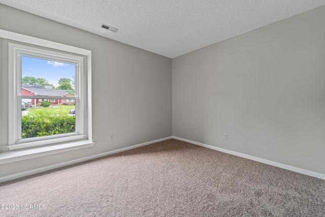 2666 Idlebrook Circle, Midway Park, NC 28544