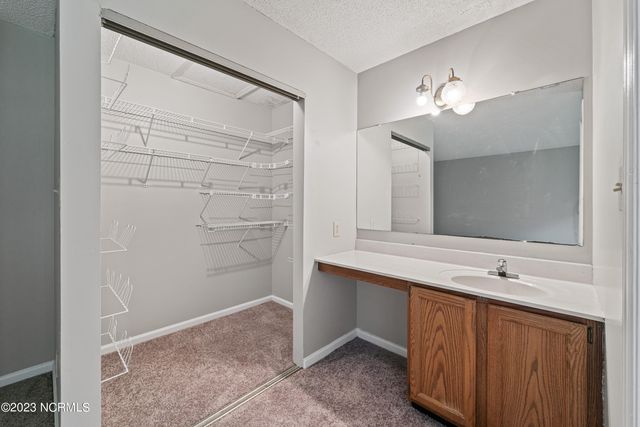 2666 Idlebrook Circle, Midway Park, NC 28544