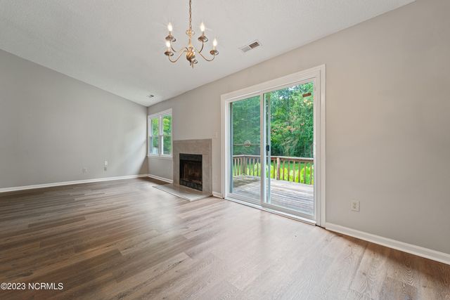 2666 Idlebrook Circle, Midway Park, NC 28544