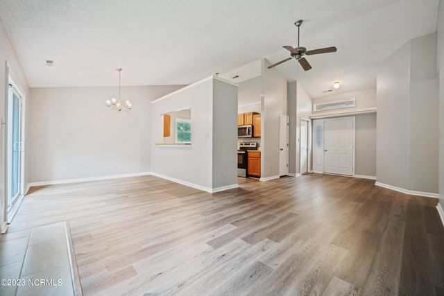 2666 Idlebrook Circle, Midway Park, NC 28544