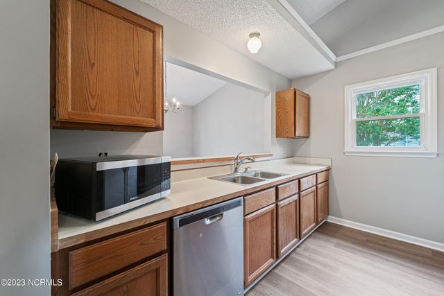 2666 Idlebrook Circle, Midway Park, NC 28544