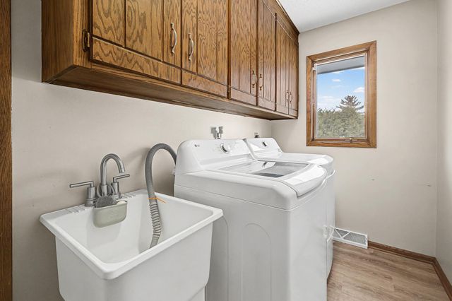 521 Mcdevitt Street, Shakopee, MN 55379