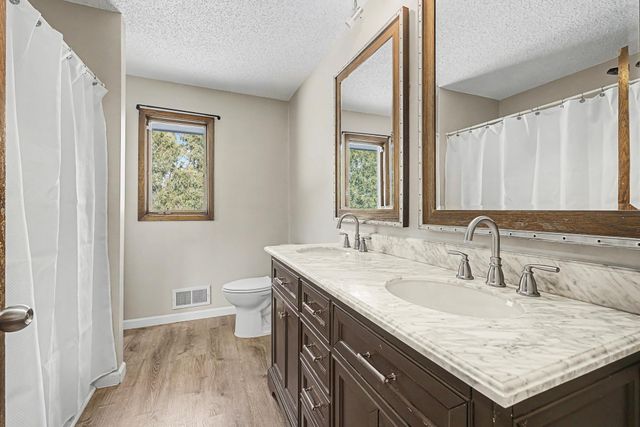 521 Mcdevitt Street, Shakopee, MN 55379