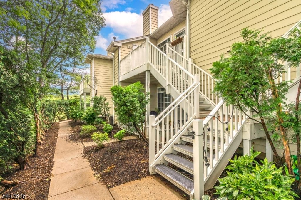 24 Wescott Road 24, Bedminster Twp., NJ 07921