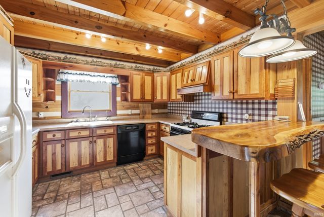 11136 Fiscus Cemetery Road, Coal City, IN 47427